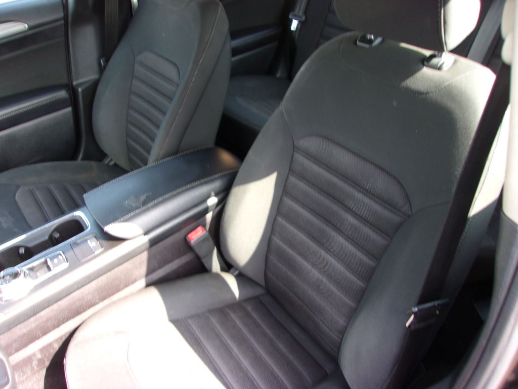 Photo 11 of this FORD FUSION