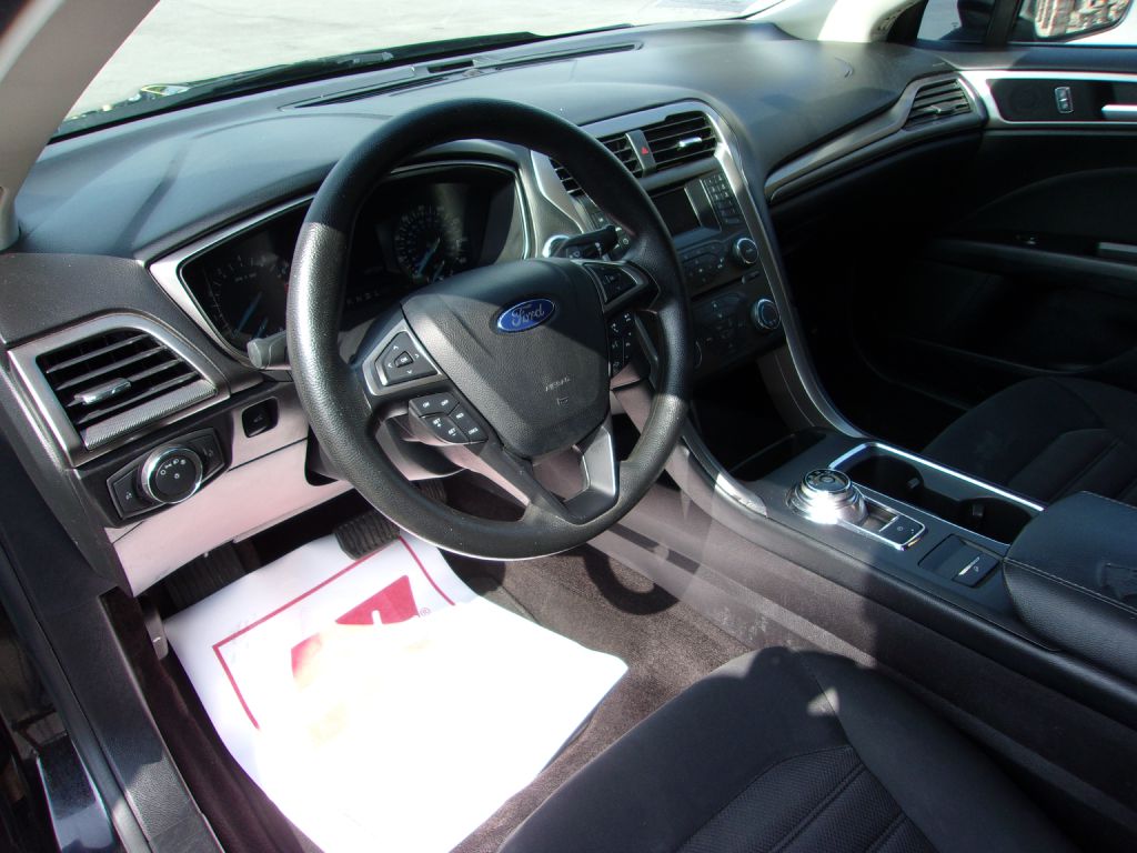 Photo 12 of this FORD FUSION