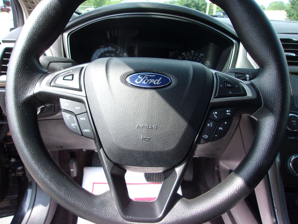 Photo 13 of this FORD FUSION