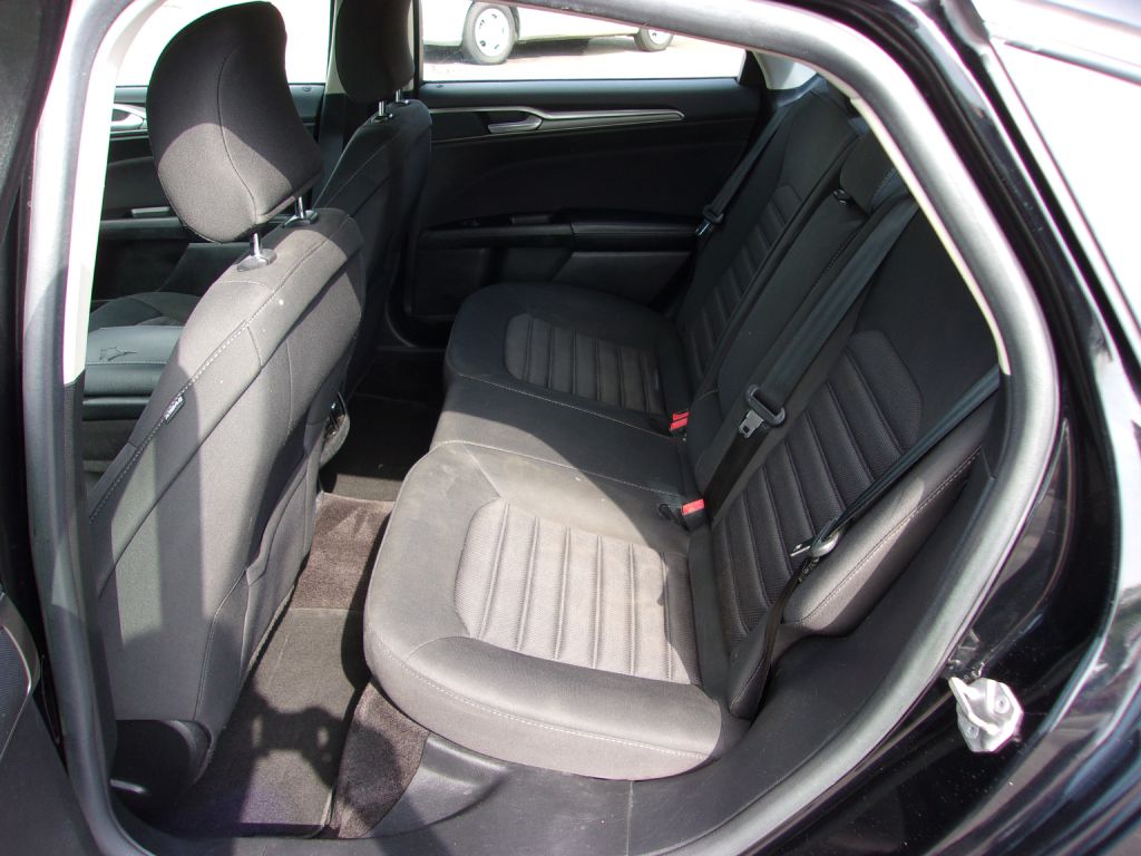 Photo 18 of this FORD FUSION