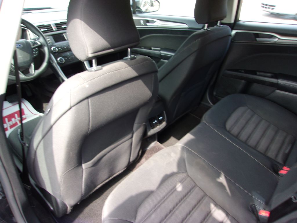 Photo 19 of this FORD FUSION