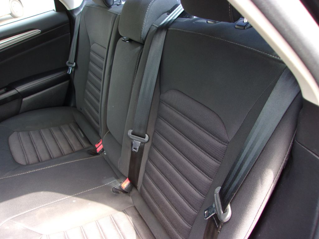 Photo 20 of this FORD FUSION