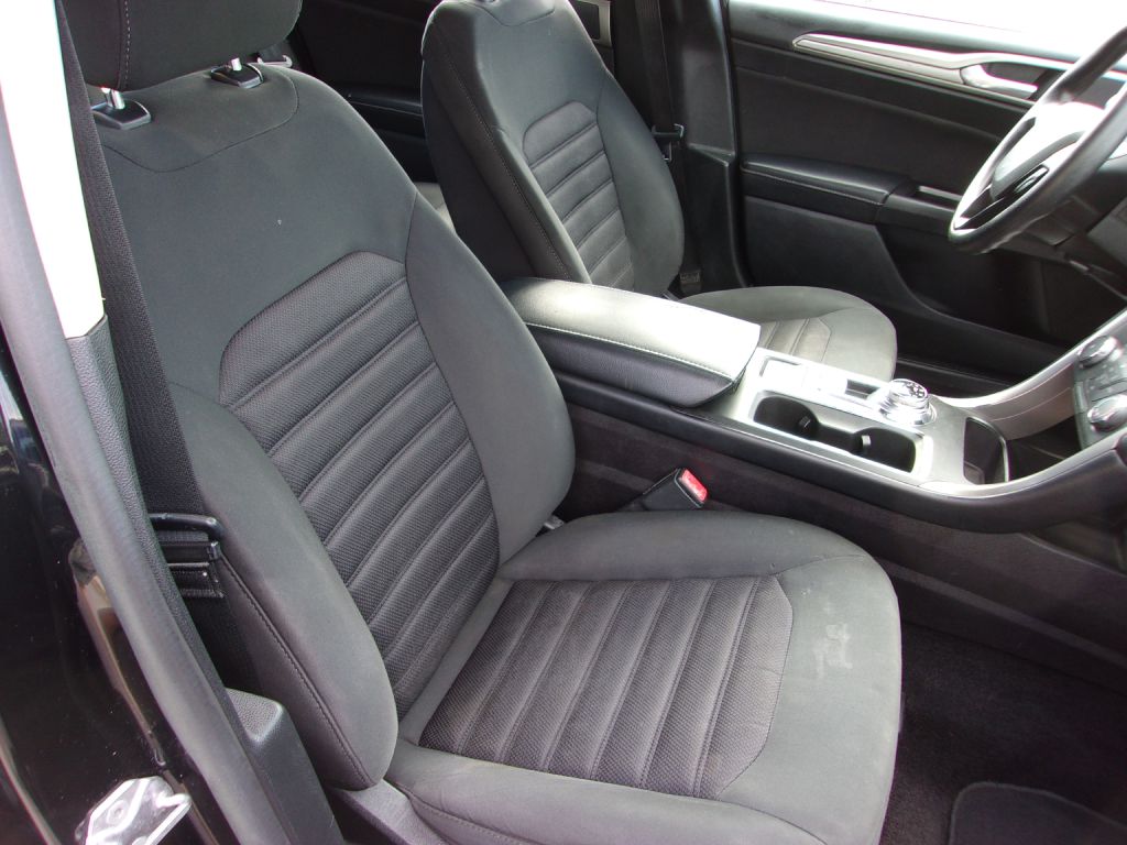 Photo 24 of this FORD FUSION