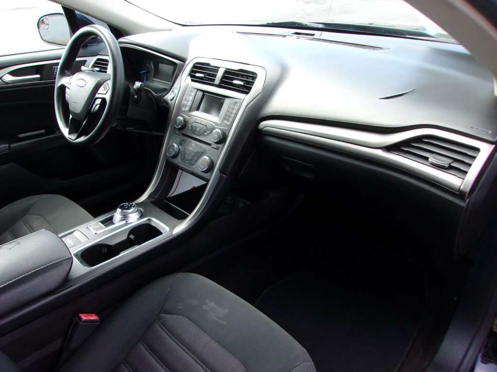 Photo 25 of this FORD FUSION