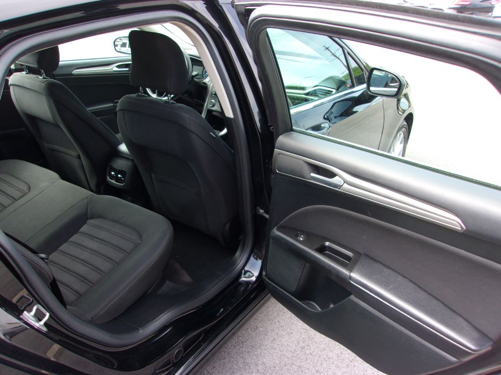 Photo 26 of this FORD FUSION