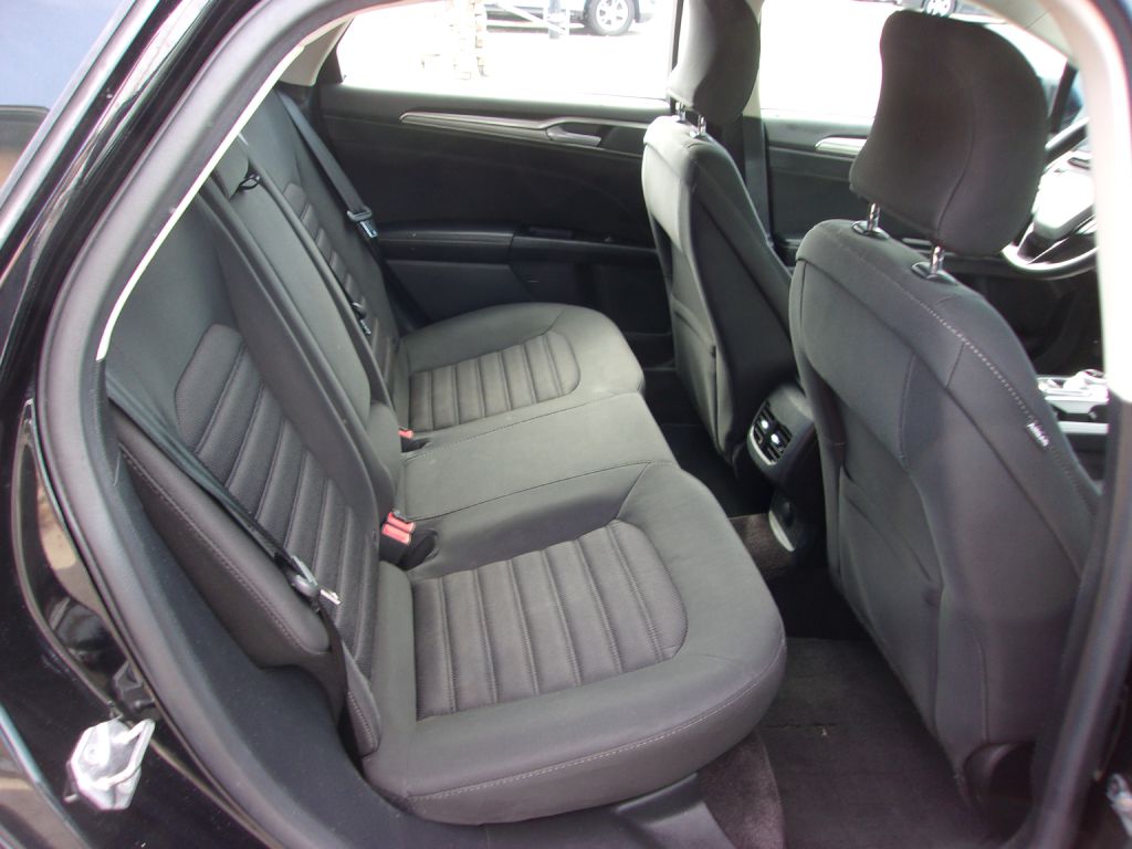 Photo 27 of this FORD FUSION