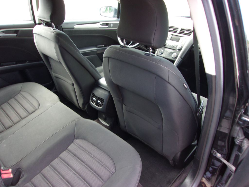 Photo 28 of this FORD FUSION