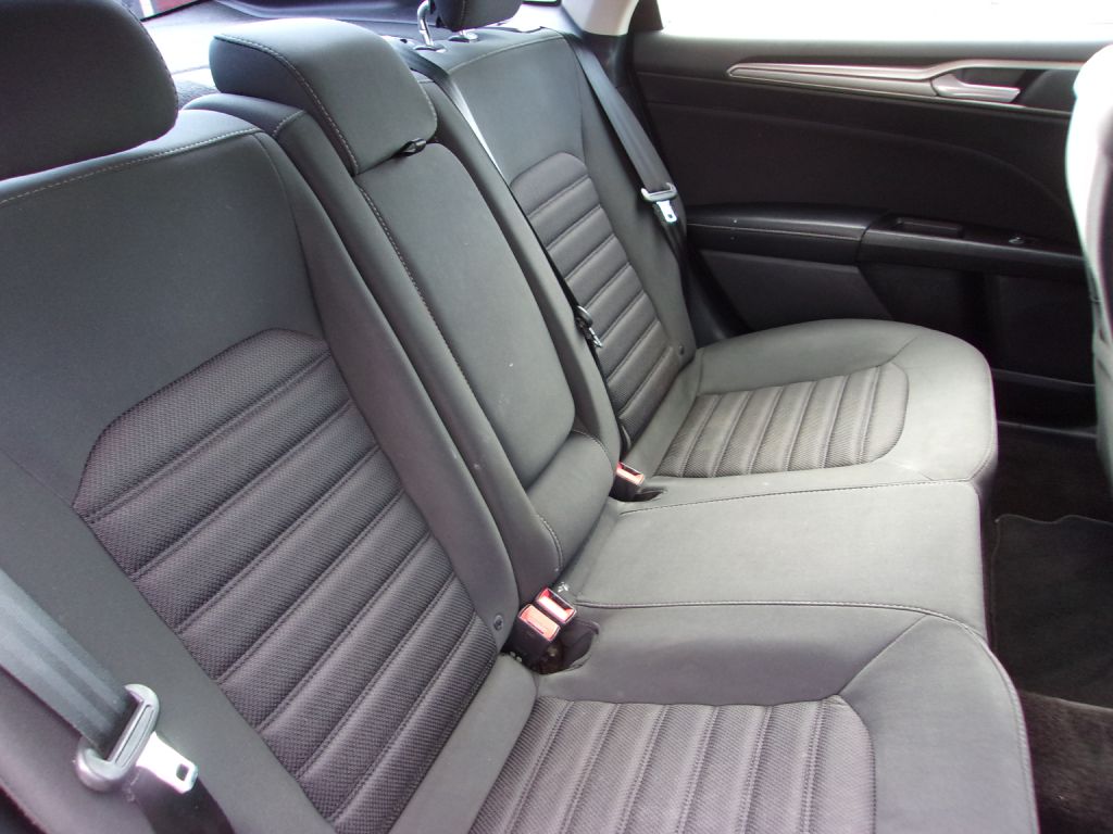 Photo 29 of this FORD FUSION