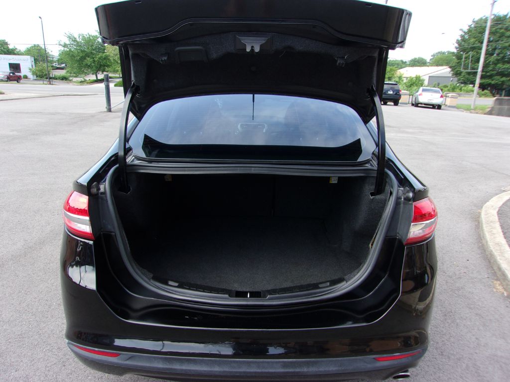 Photo 31 of this FORD FUSION