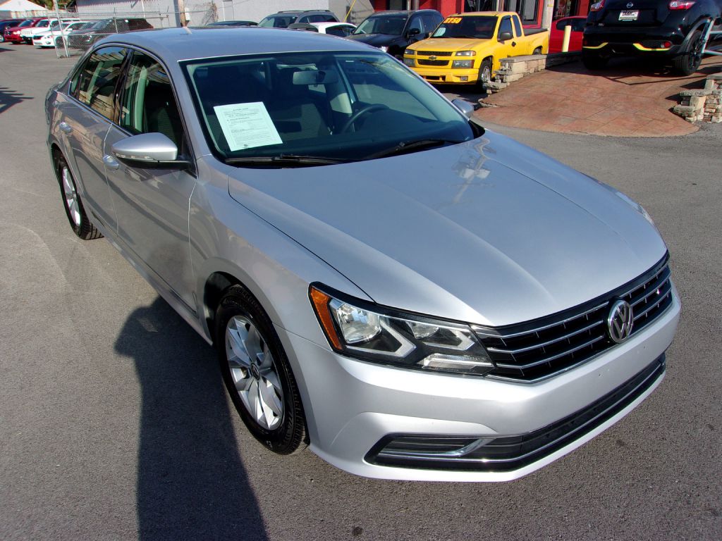 Photo 7 of this VOLKSWAGEN PASSAT