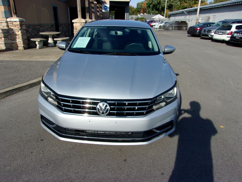 Photo 8 of this VOLKSWAGEN PASSAT