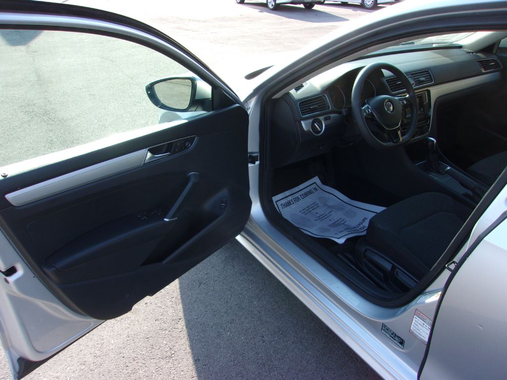 Photo 9 of this VOLKSWAGEN PASSAT