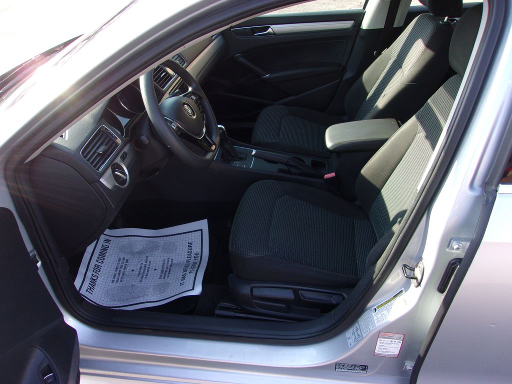 Photo 10 of this VOLKSWAGEN PASSAT