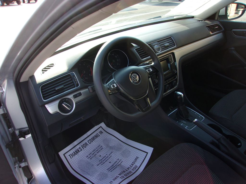Photo 11 of this VOLKSWAGEN PASSAT