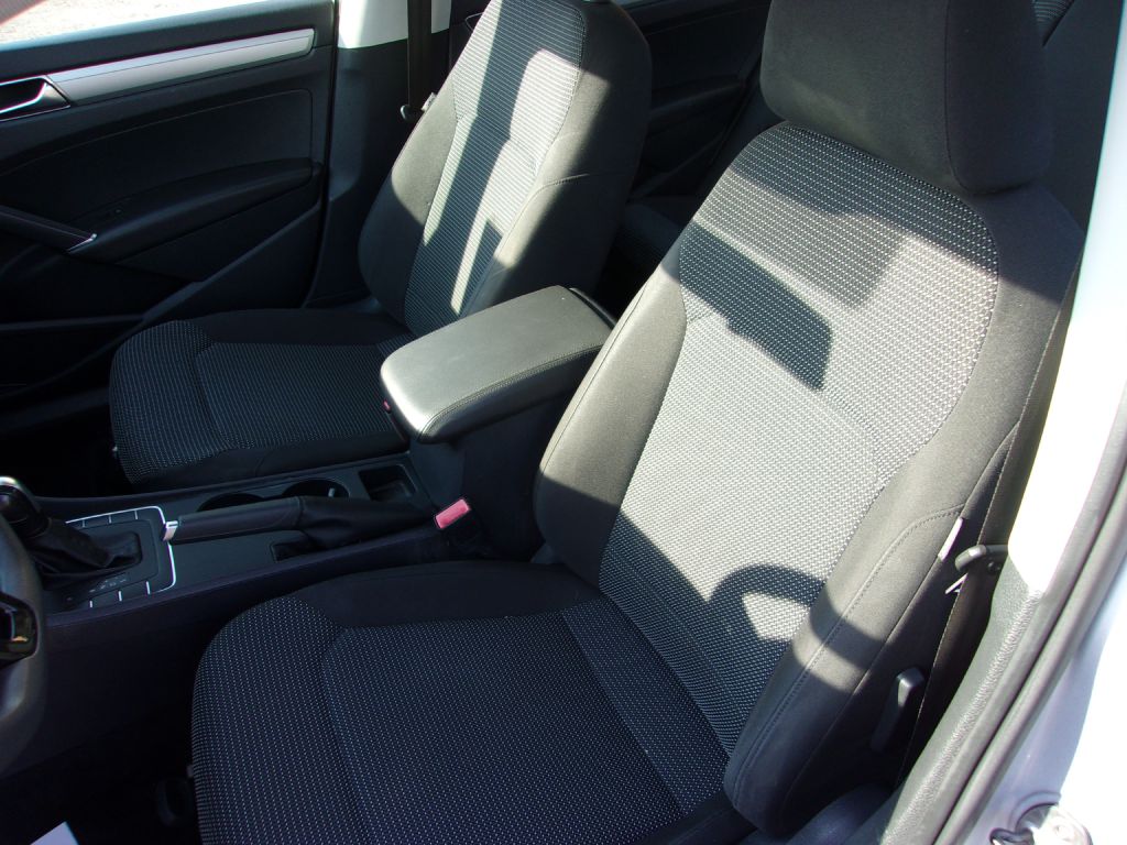 Photo 12 of this VOLKSWAGEN PASSAT