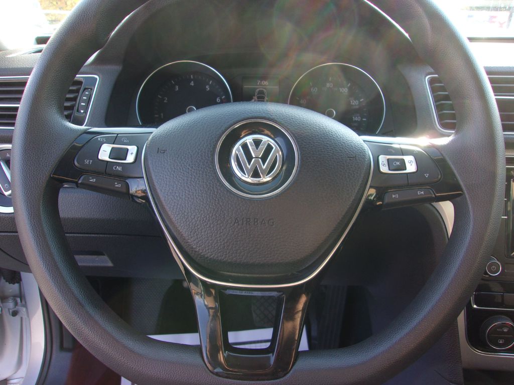 Photo 13 of this VOLKSWAGEN PASSAT