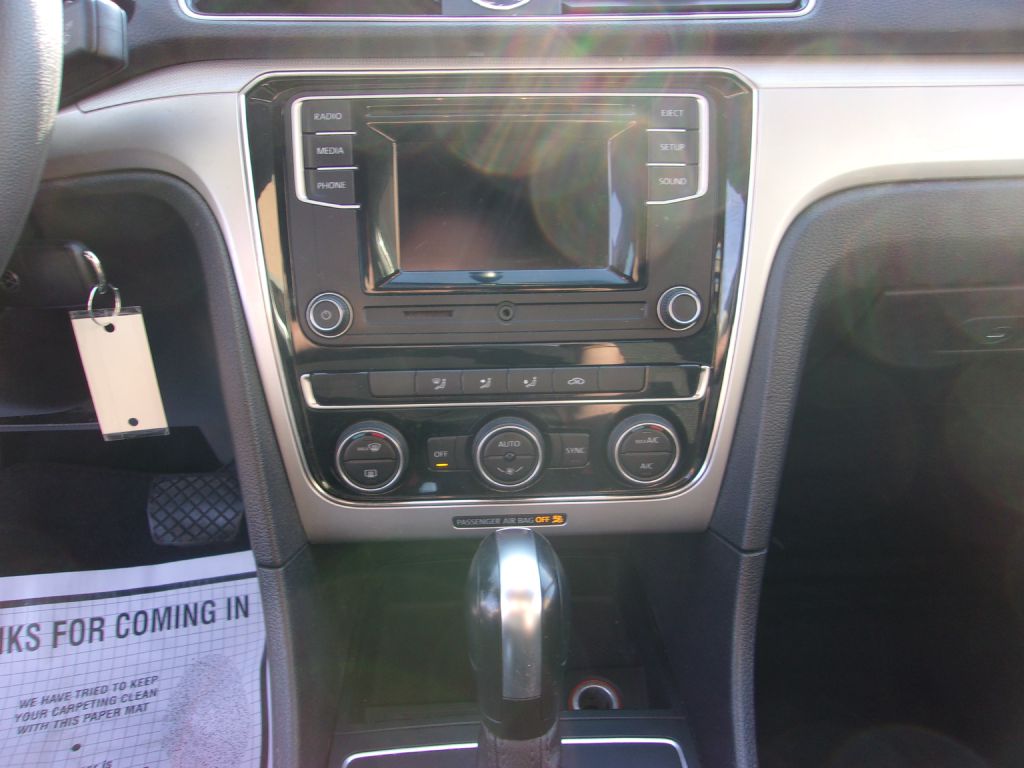Photo 14 of this VOLKSWAGEN PASSAT