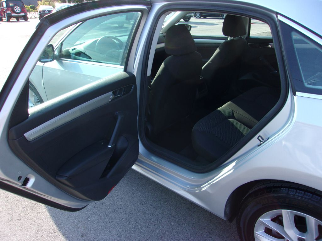 Photo 16 of this VOLKSWAGEN PASSAT