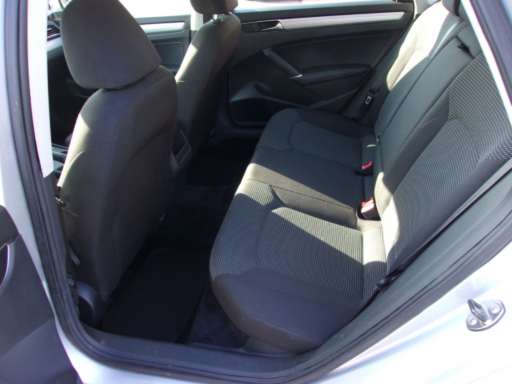 Photo 17 of this VOLKSWAGEN PASSAT