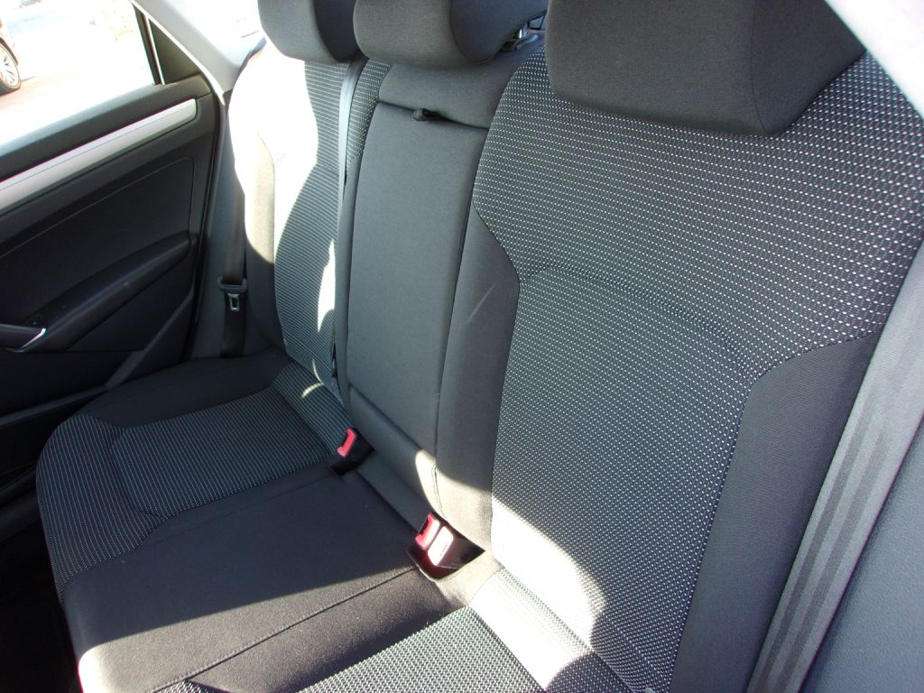 Photo 19 of this VOLKSWAGEN PASSAT