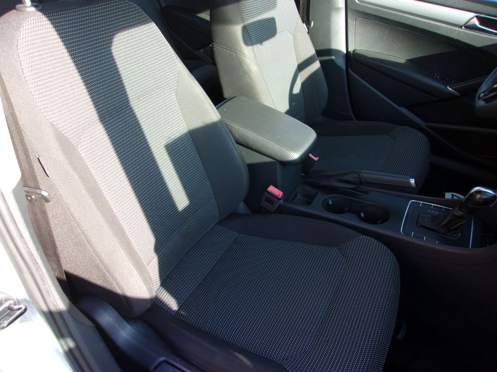 Photo 24 of this VOLKSWAGEN PASSAT