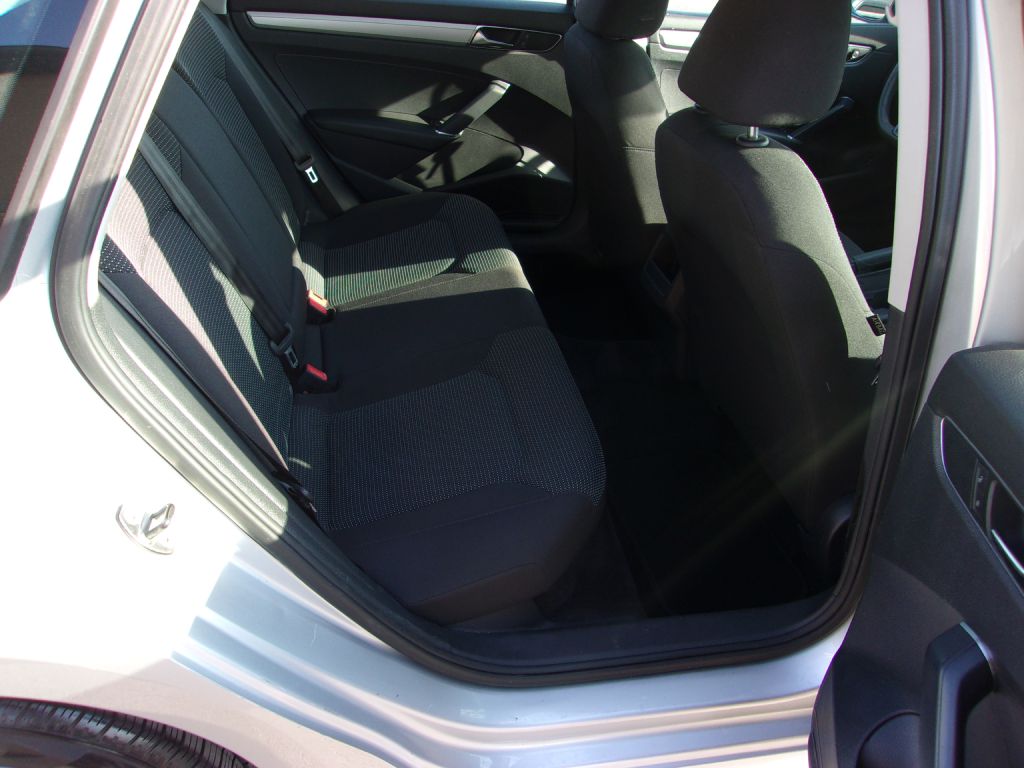 Photo 26 of this VOLKSWAGEN PASSAT
