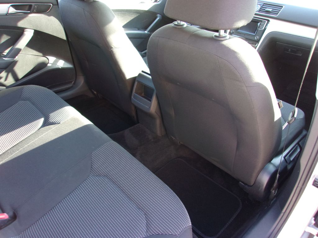 Photo 27 of this VOLKSWAGEN PASSAT