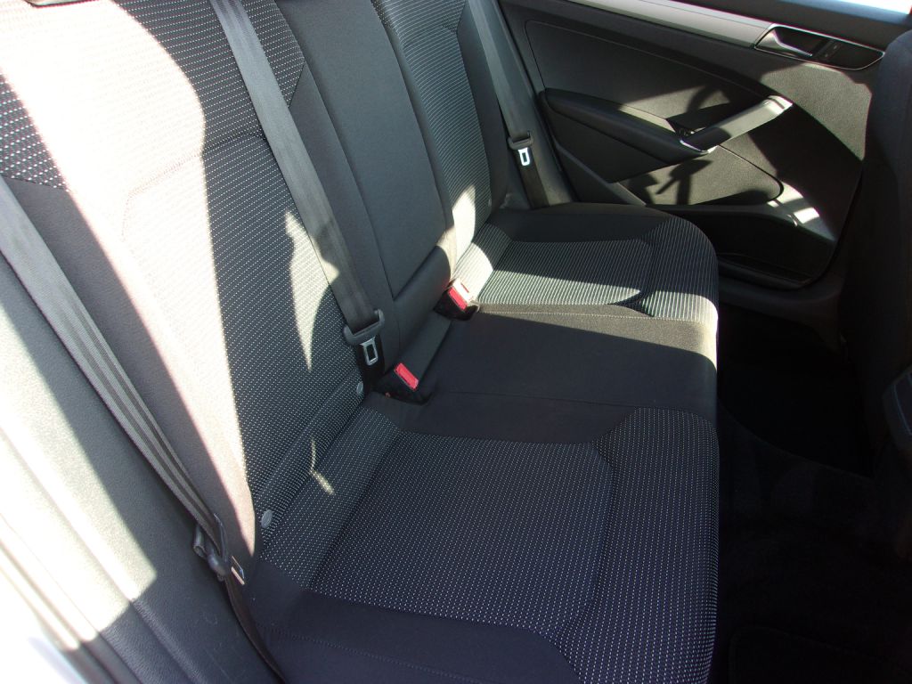Photo 28 of this VOLKSWAGEN PASSAT