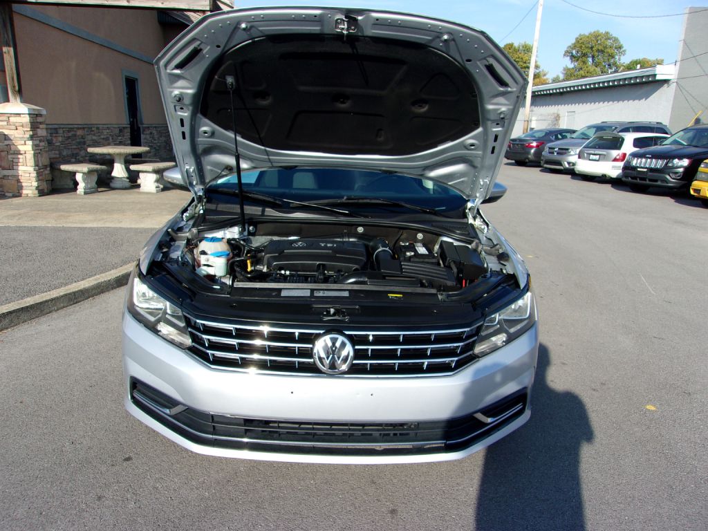 Photo 32 of this VOLKSWAGEN PASSAT
