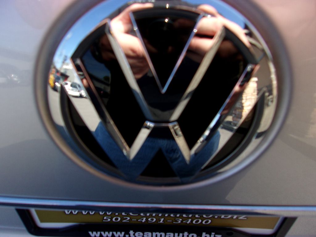 Photo 35 of this VOLKSWAGEN PASSAT
