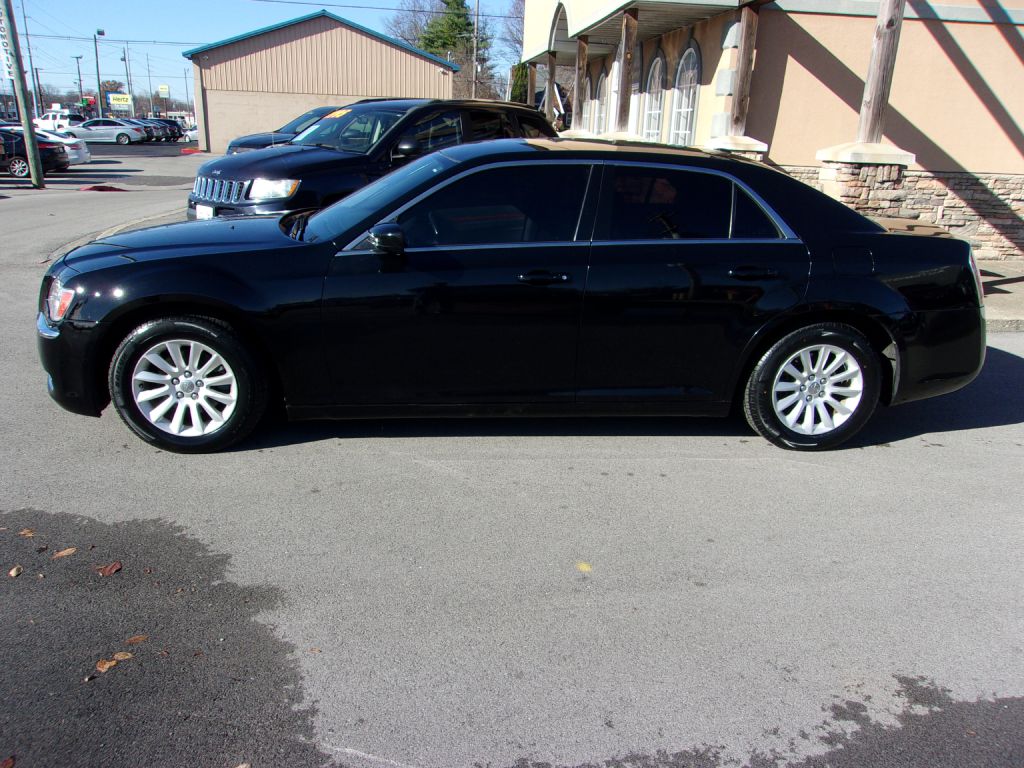 Photo 2 of this CHRYSLER 300
