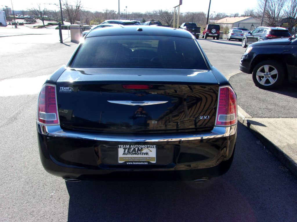 Photo 4 of this CHRYSLER 300