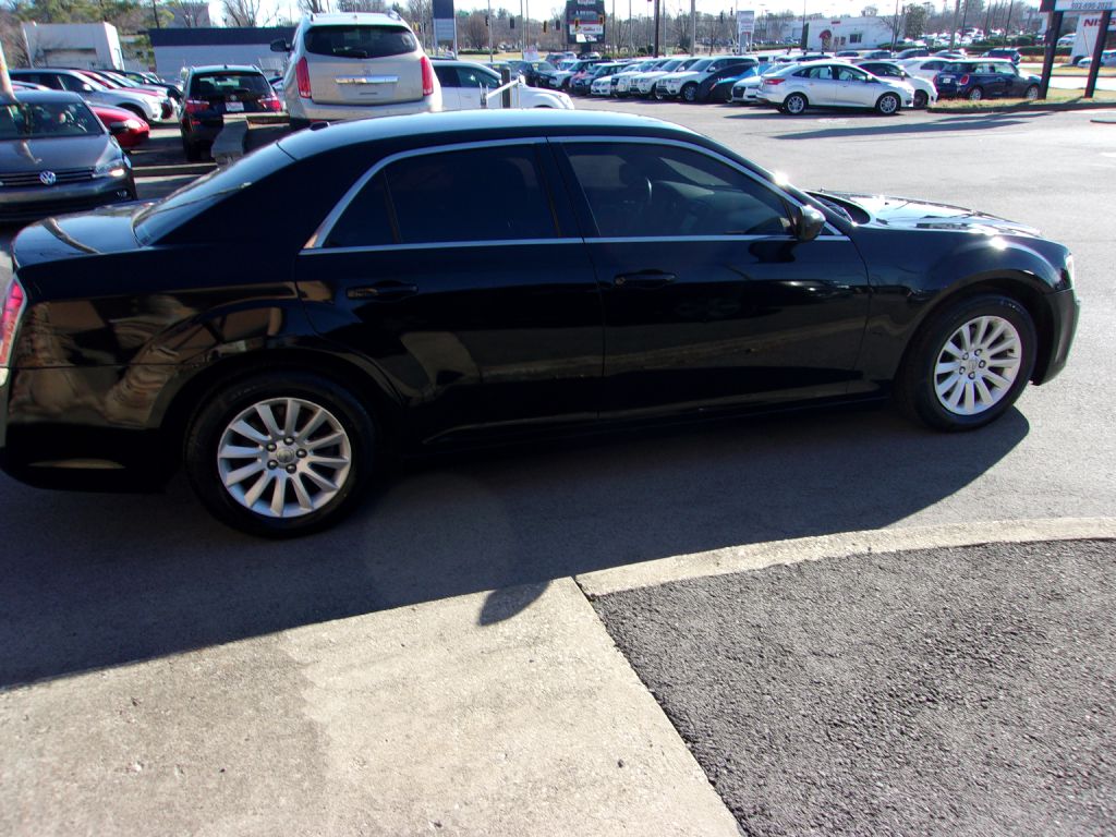 Photo 6 of this CHRYSLER 300