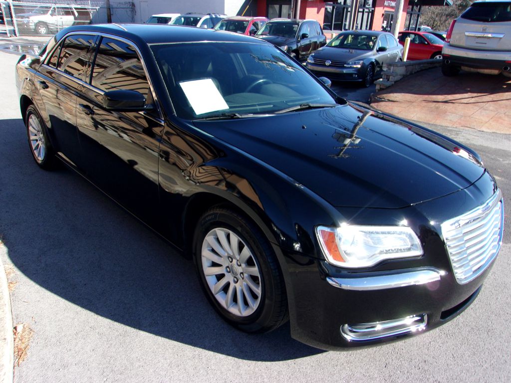 Photo 7 of this CHRYSLER 300