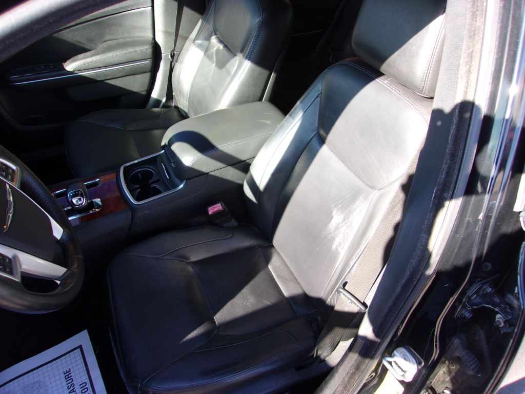 Photo 10 of this CHRYSLER 300