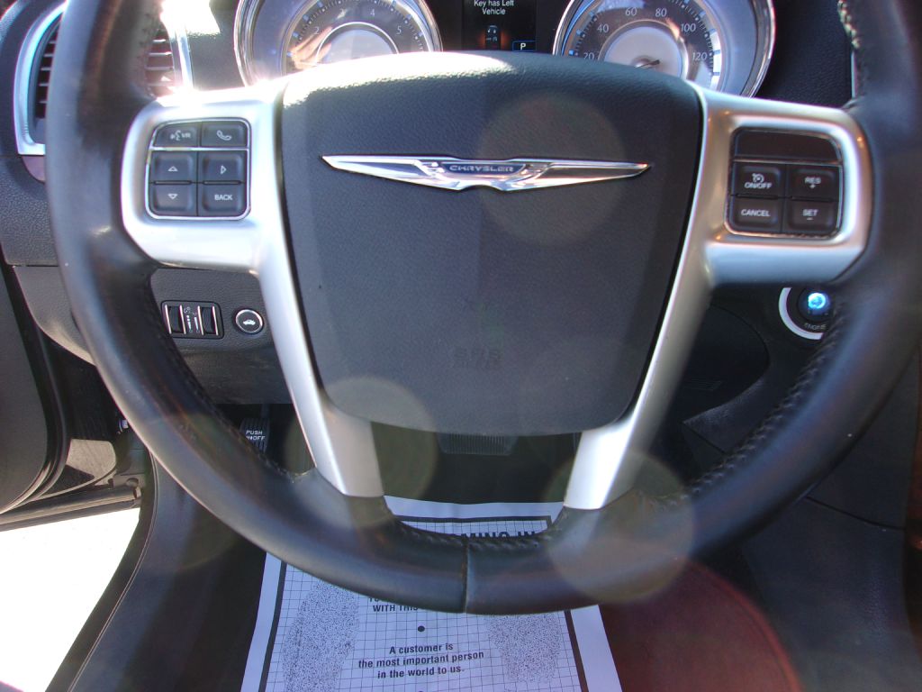 Photo 13 of this CHRYSLER 300