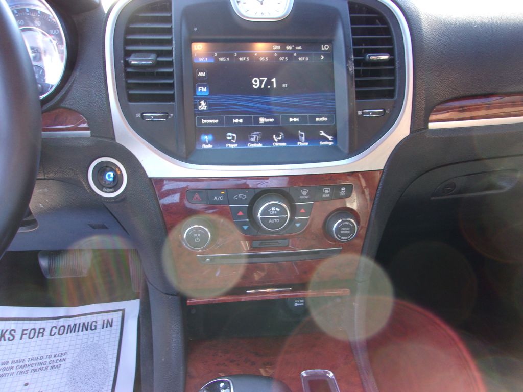 Photo 14 of this CHRYSLER 300