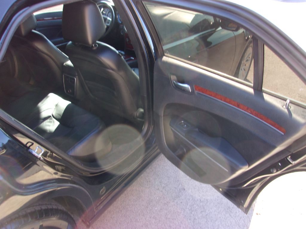 Photo 23 of this CHRYSLER 300
