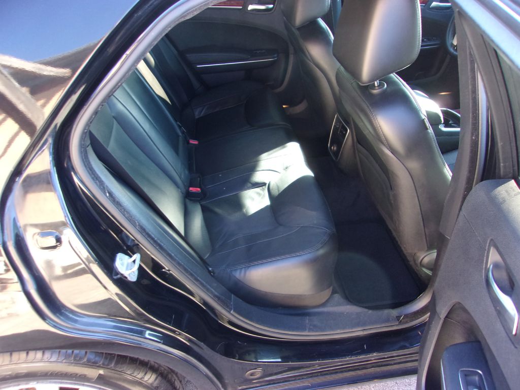 Photo 24 of this CHRYSLER 300