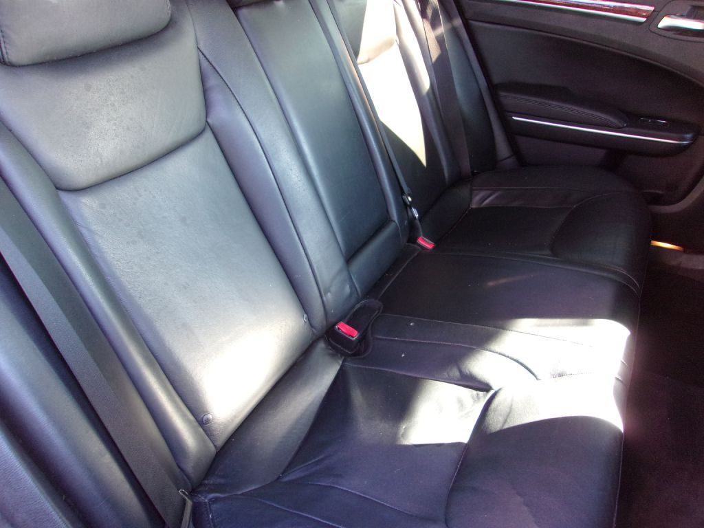 Photo 26 of this CHRYSLER 300