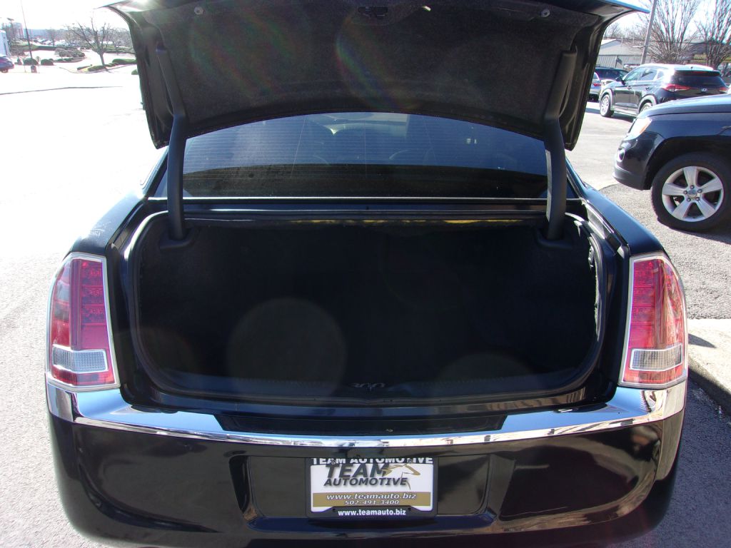 Photo 27 of this CHRYSLER 300