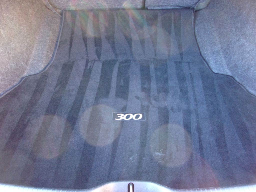 Photo 28 of this CHRYSLER 300