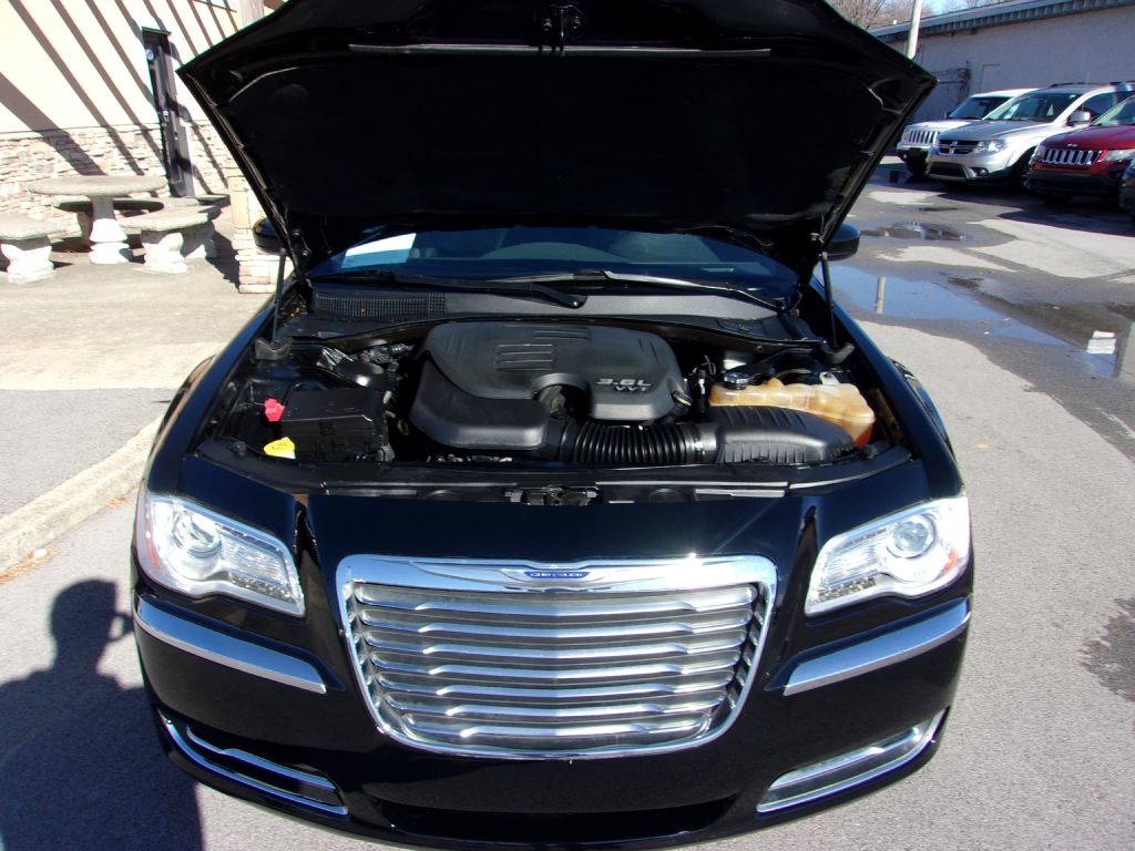 Photo 29 of this CHRYSLER 300