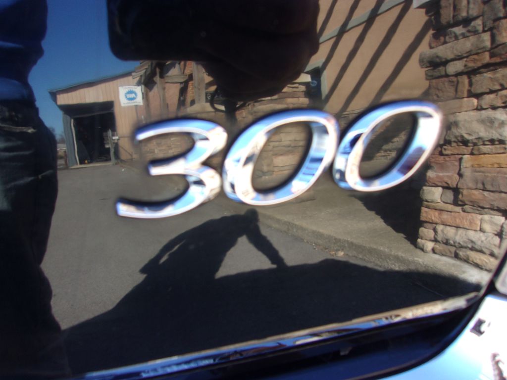 Photo 33 of this CHRYSLER 300
