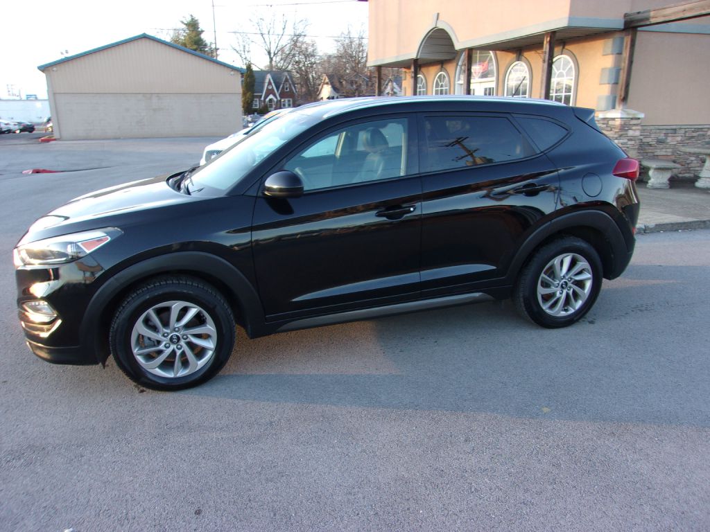 Photo 2 of this HYUNDAI TUCSON