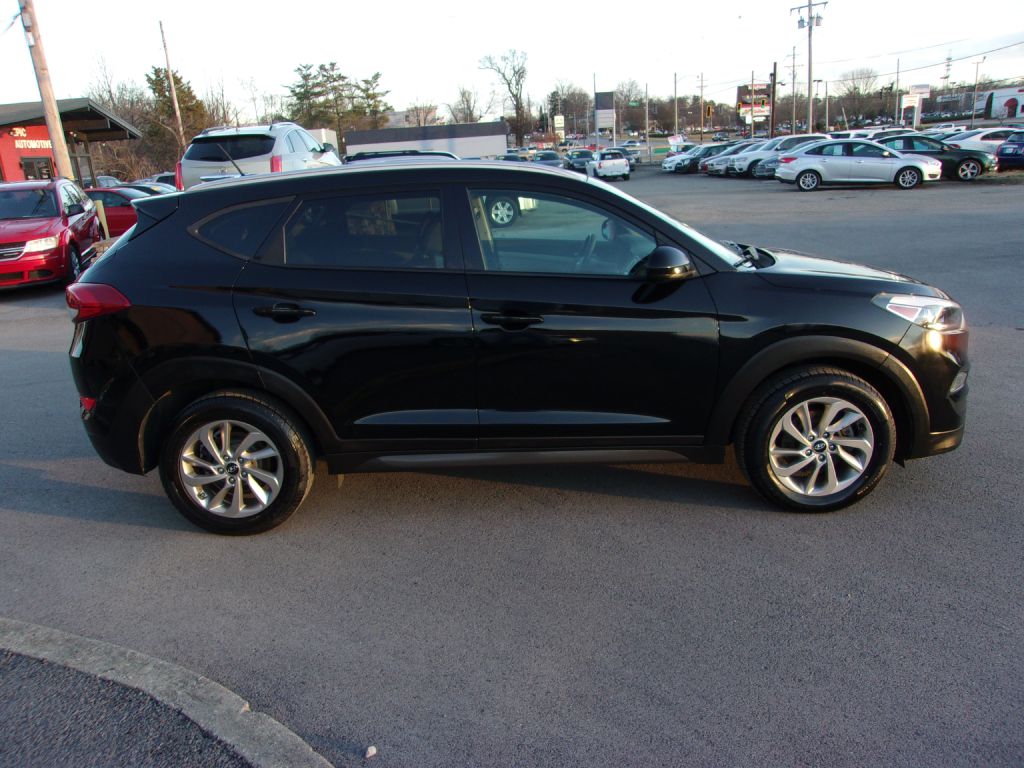 Photo 7 of this HYUNDAI TUCSON