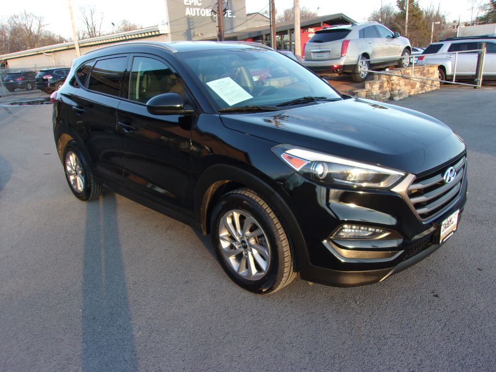 Photo 8 of this HYUNDAI TUCSON