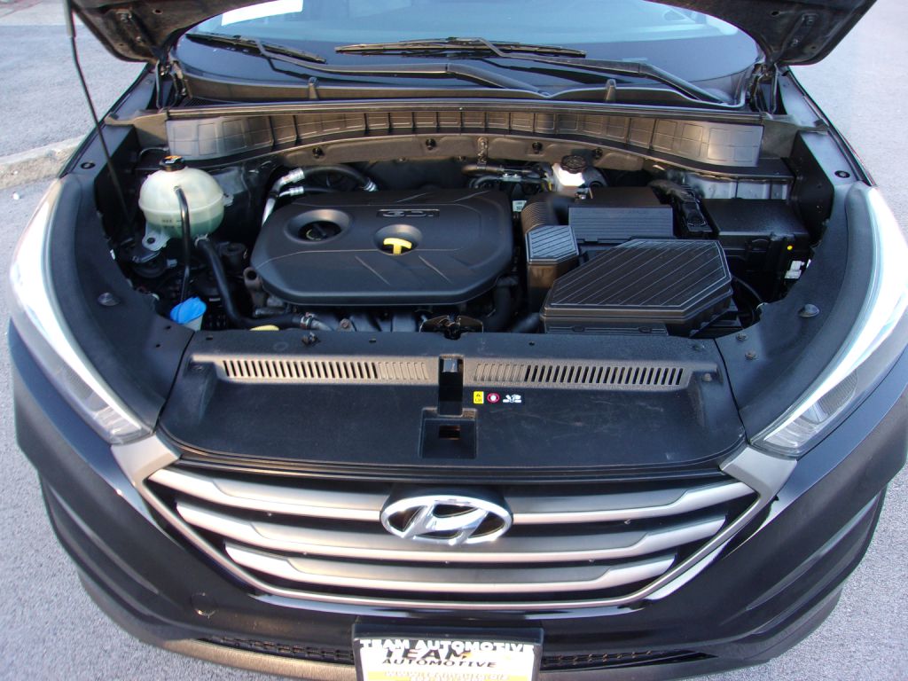 Photo 9 of this HYUNDAI TUCSON