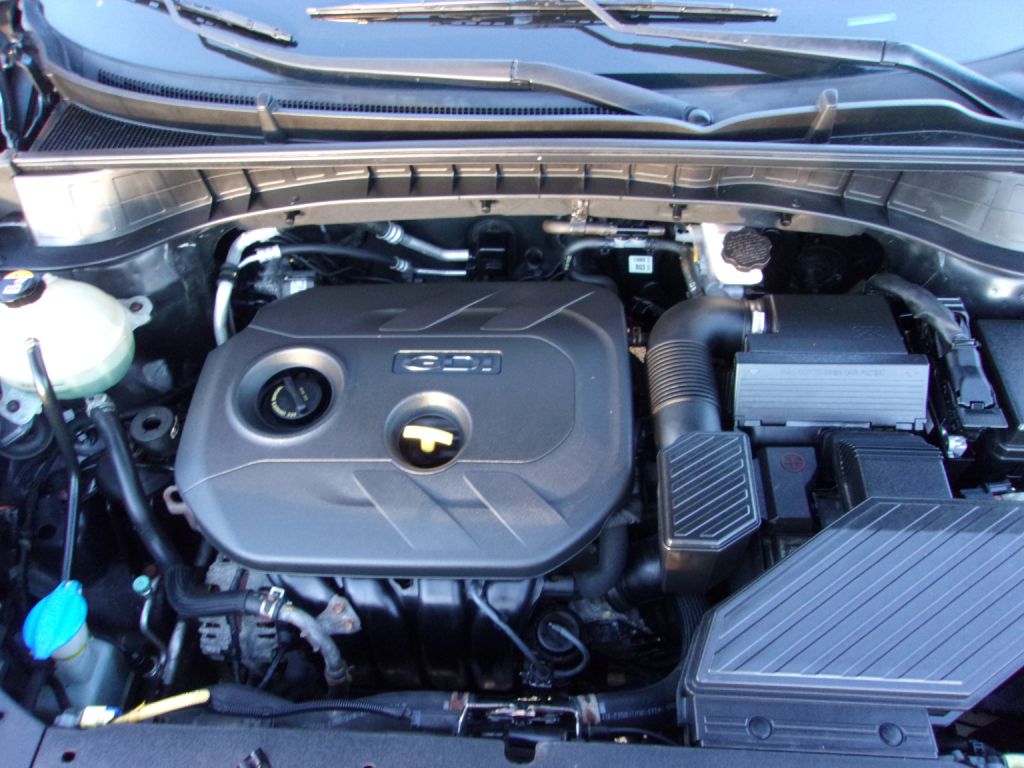 Photo 10 of this HYUNDAI TUCSON