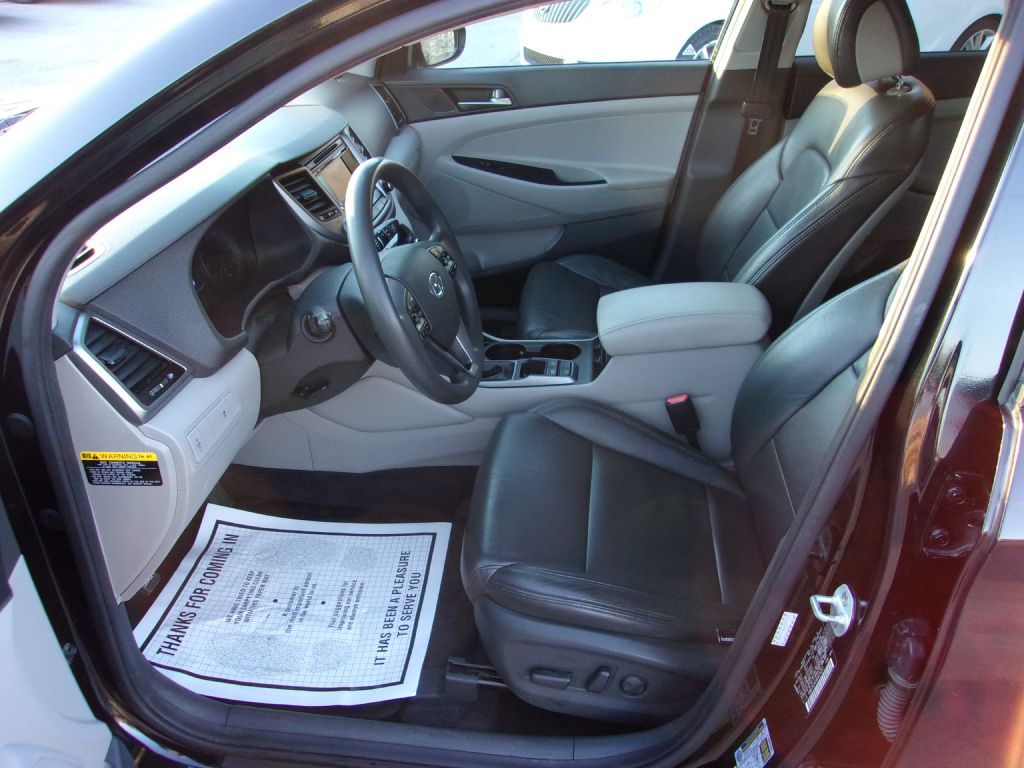 Photo 12 of this HYUNDAI TUCSON